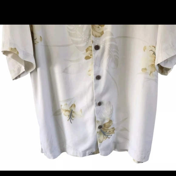 Tommy Bahama Button Silk Shirt Top Cream Tan Palms Flowers Hawaiian Camp - Picture 3 of 7